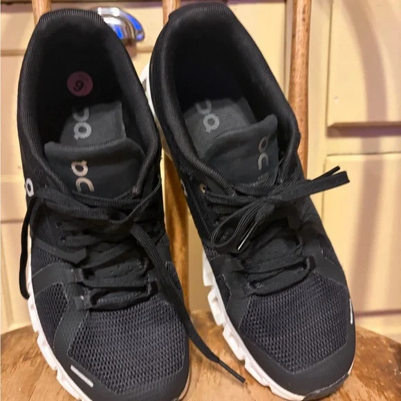 On Running women Black and White Athletic Shoes - Picture 2 of 16